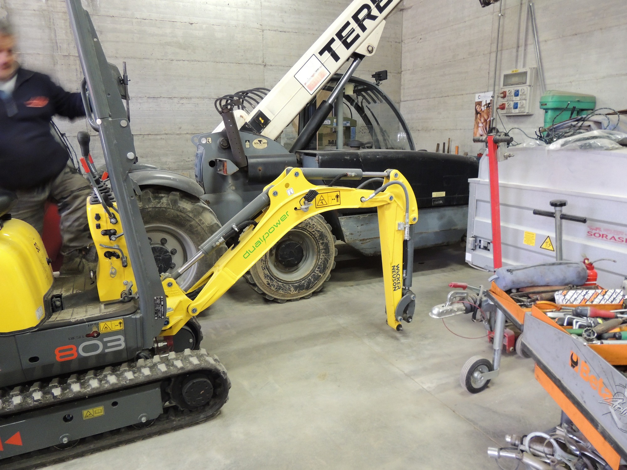 escavatore elettrico escavatore elettrico torino